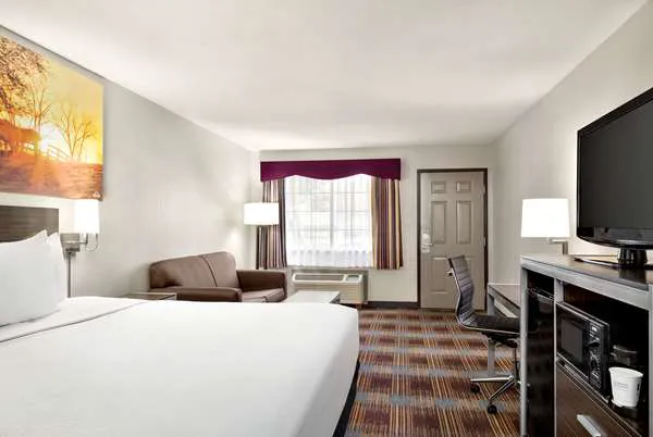 Days Inn by Wyndham San Antonio Near Fiesta Park 5