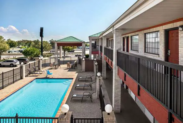Days Inn by Wyndham San Antonio Near Fiesta Park 5