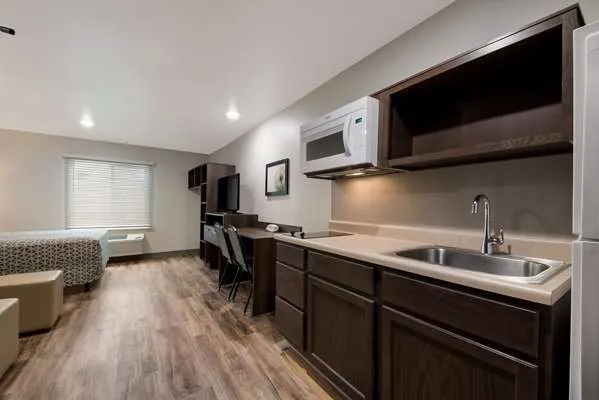 WoodSpring Suites San Antonio UTSA - Medical Center 5