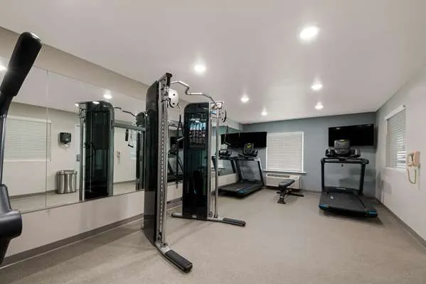 WoodSpring Suites San Antonio UTSA - Medical Center 5