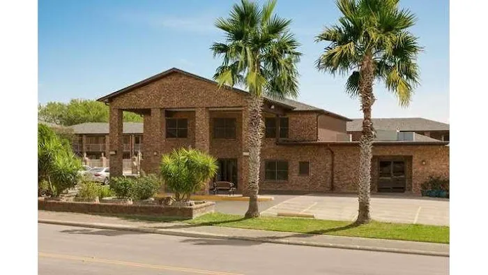 Super 8 by Wyndham Universal City 5