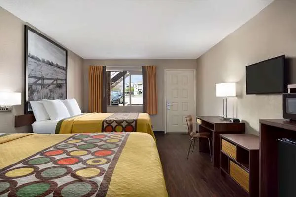 Super 8 by Wyndham Universal City 5