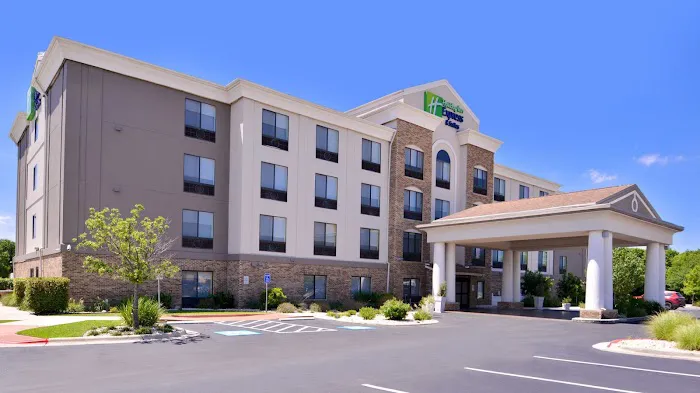 Holiday Inn Express & Suites Selma by IHG 5