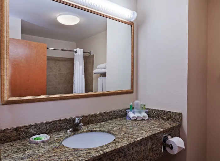 Holiday Inn Express & Suites Selma by IHG 5