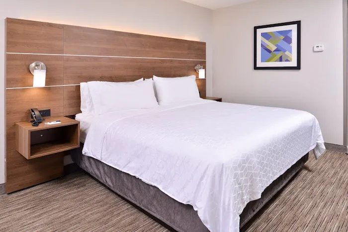 Holiday Inn Express & Suites Selma by IHG 5