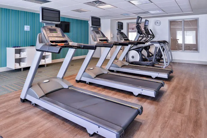 Holiday Inn Express & Suites Selma by IHG 5