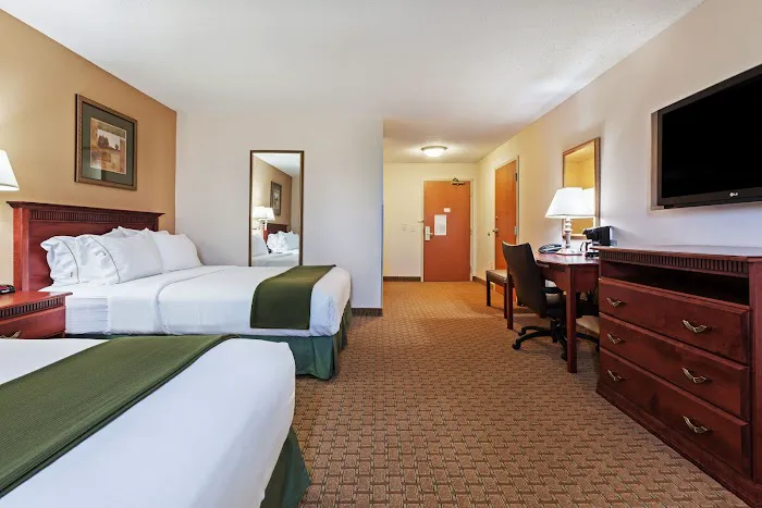 Holiday Inn Express & Suites Selma by IHG 5