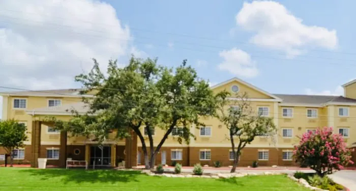 Quality Inn & Suites Airport North - Stone Oak 4
