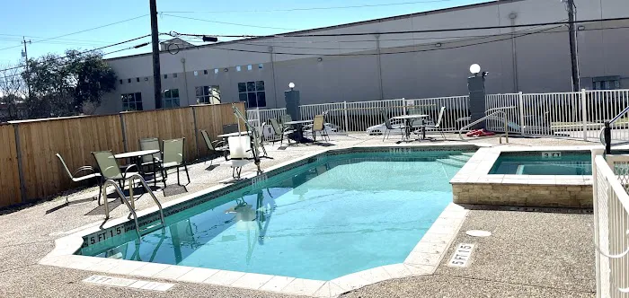 Quality Inn & Suites Airport North - Stone Oak 4