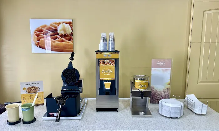 Quality Inn & Suites Airport North - Stone Oak 4