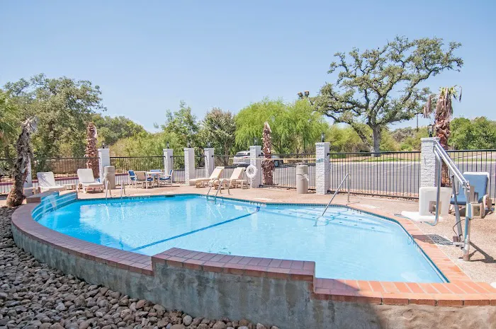 Days Inn & Suites by Wyndham San Antonio North/Stone Oak 4
