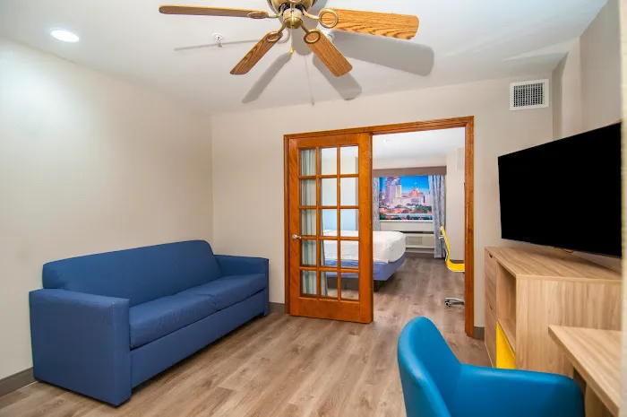 Days Inn & Suites by Wyndham San Antonio North/Stone Oak 4
