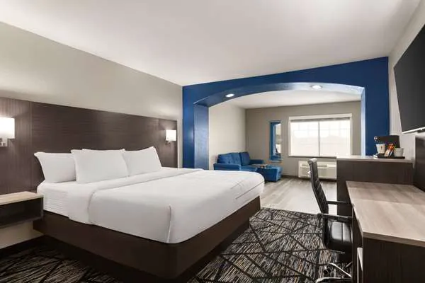 La Quinta Inn & Suites by Wyndham San Antonio N Stone Oak 5