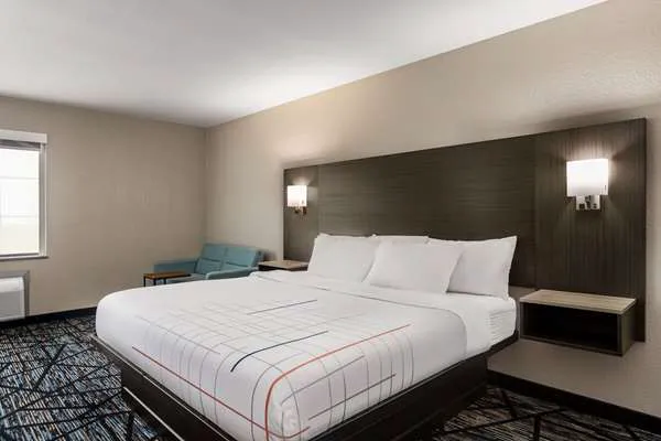 La Quinta Inn & Suites by Wyndham San Antonio N Stone Oak 5