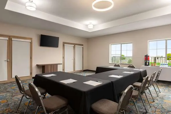 La Quinta Inn & Suites by Wyndham San Antonio N Stone Oak 5