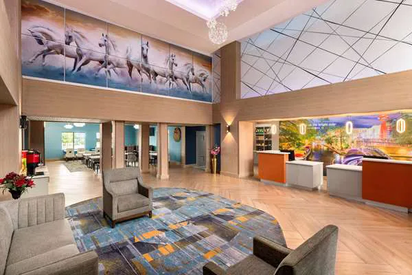 La Quinta Inn & Suites by Wyndham San Antonio N Stone Oak 5