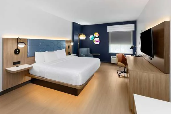 La Quinta Inn & Suites by Wyndham San Antonio Northwest 5
