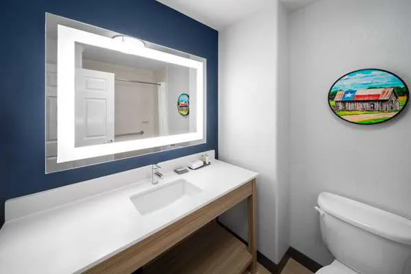 La Quinta Inn & Suites by Wyndham San Antonio Northwest 5