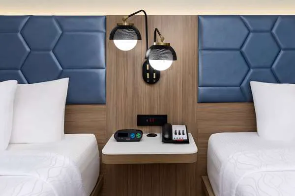 La Quinta Inn & Suites by Wyndham San Antonio Northwest 5