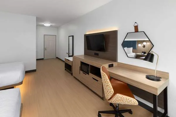 La Quinta Inn & Suites by Wyndham San Antonio Northwest 5