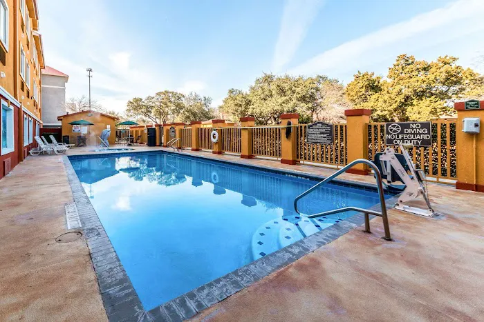 Quality Inn & Suites SeaWorld North 5