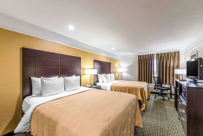 Quality Inn & Suites SeaWorld North 5