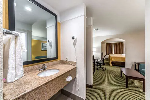 Quality Inn & Suites SeaWorld North 5