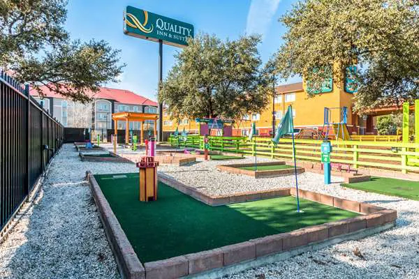 Quality Inn & Suites SeaWorld North 5