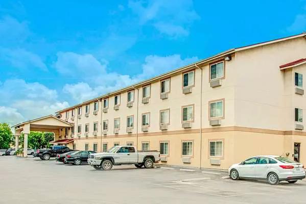 Super 8 by Wyndham San Antonio/Fiesta 4