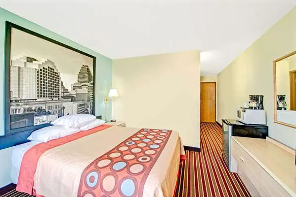 Super 8 by Wyndham San Antonio/Fiesta 4