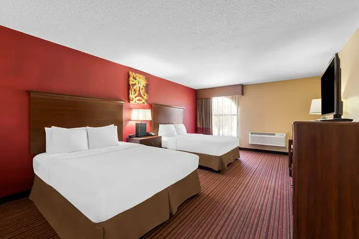 SureStay Plus by Best Western San Antonio Fiesta Inn 4