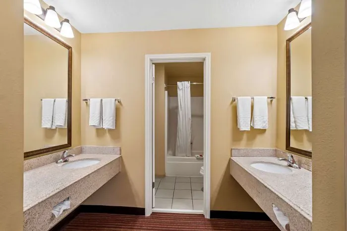 SureStay Plus by Best Western San Antonio Fiesta Inn 4