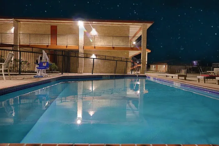 University Inn & Suites San Antonio 4