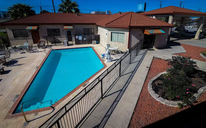 University Inn & Suites San Antonio 4