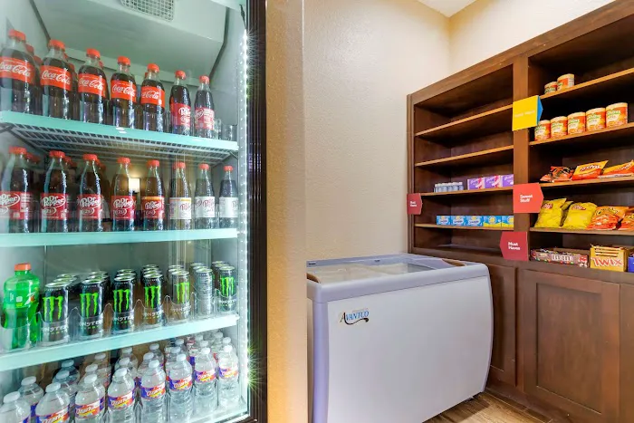 Comfort Inn & Suites Near Six Flags & Medical Center 5