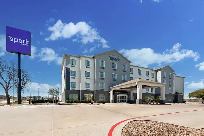 Spark by Hilton Selma 5