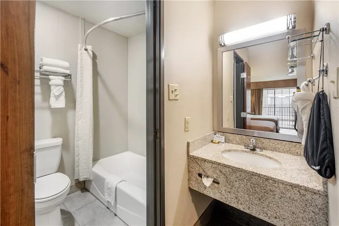 Best Western Plus Atrium Inn 5