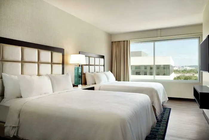 Embassy Suites by Hilton San Antonio Landmark 4