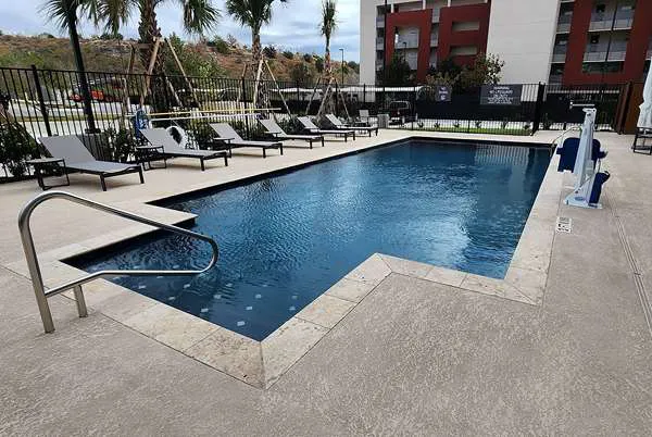 La Quinta Inn & Suites by Wyndham San Antonio at the RIM 5