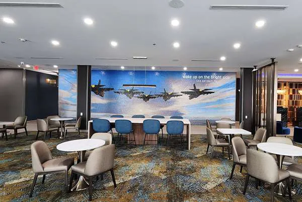 La Quinta Inn & Suites by Wyndham San Antonio at the RIM 5
