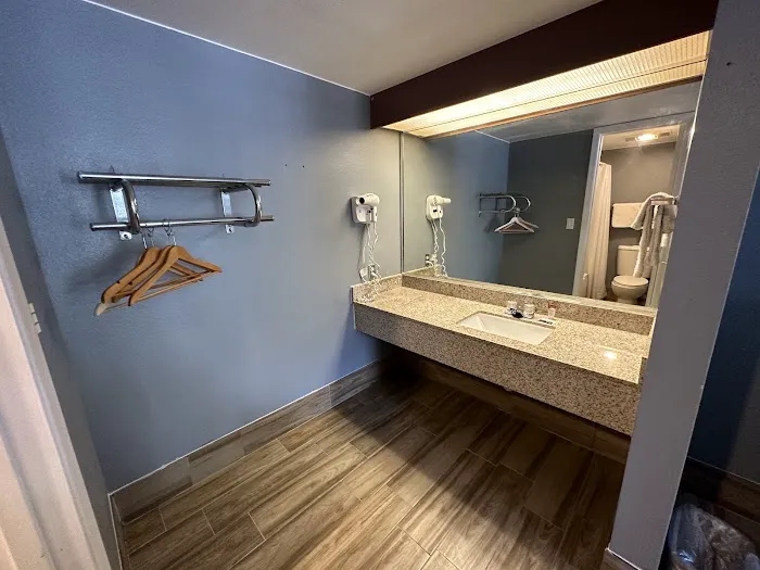 HillView Inn 5