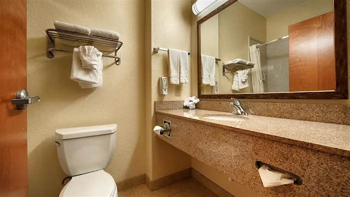 Best Western Plus San Antonio East Inn & Suites 5