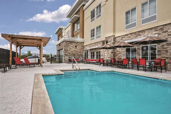 La Quinta Inn & Suites by Wyndham San Antonio by Frost Bank Center 4