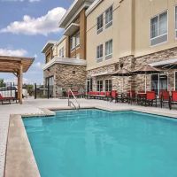 La Quinta Inn & Suites by Wyndham San Antonio by Frost Bank Center