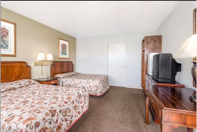 OYO Hotel San Antonio East 5