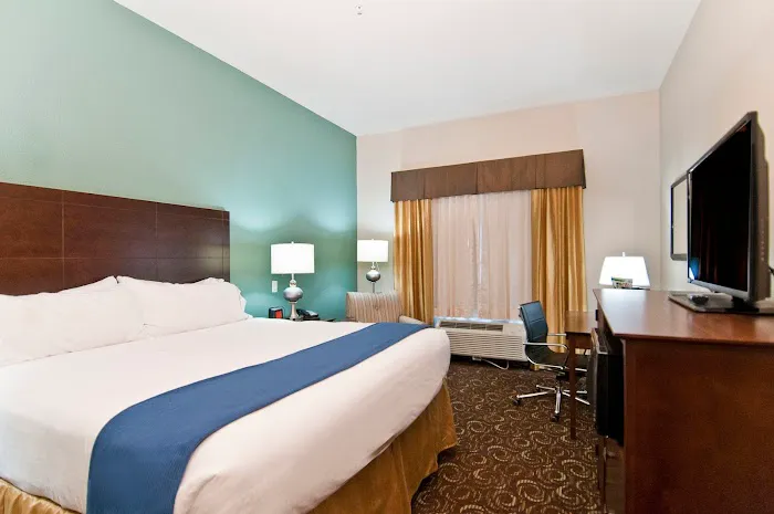 Holiday Inn Express & Suites San Antonio - Frost Bank Ctr by IHG 5