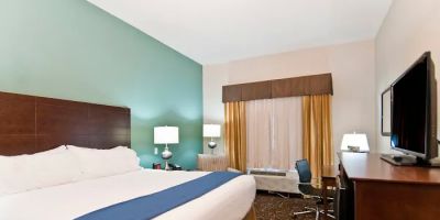 Holiday Inn Express & Suites San Antonio - Frost Bank Ctr by IHG