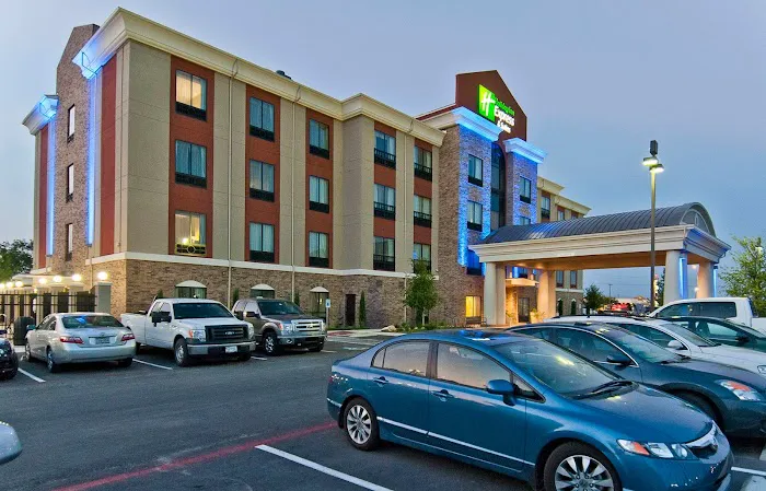 Holiday Inn Express & Suites San Antonio - Frost Bank Ctr by IHG 5
