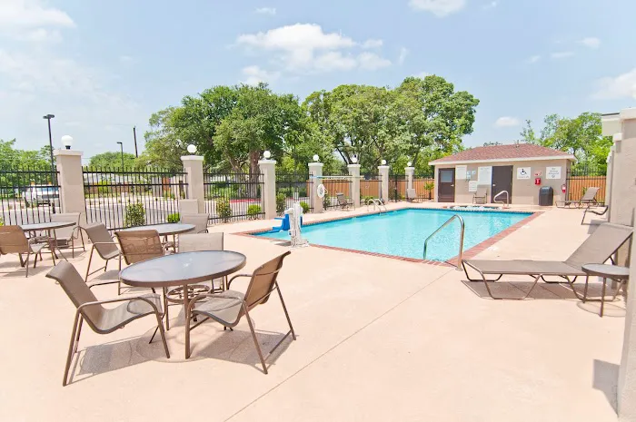 Holiday Inn Express & Suites San Antonio - Frost Bank Ctr by IHG 5