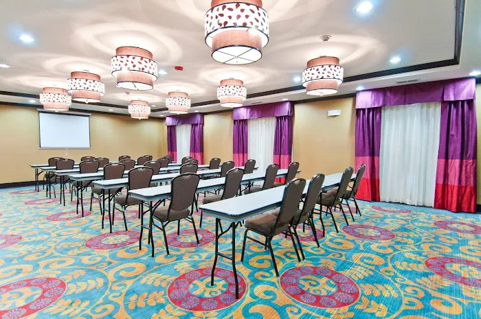 Holiday Inn Express & Suites San Antonio - Frost Bank Ctr by IHG 5